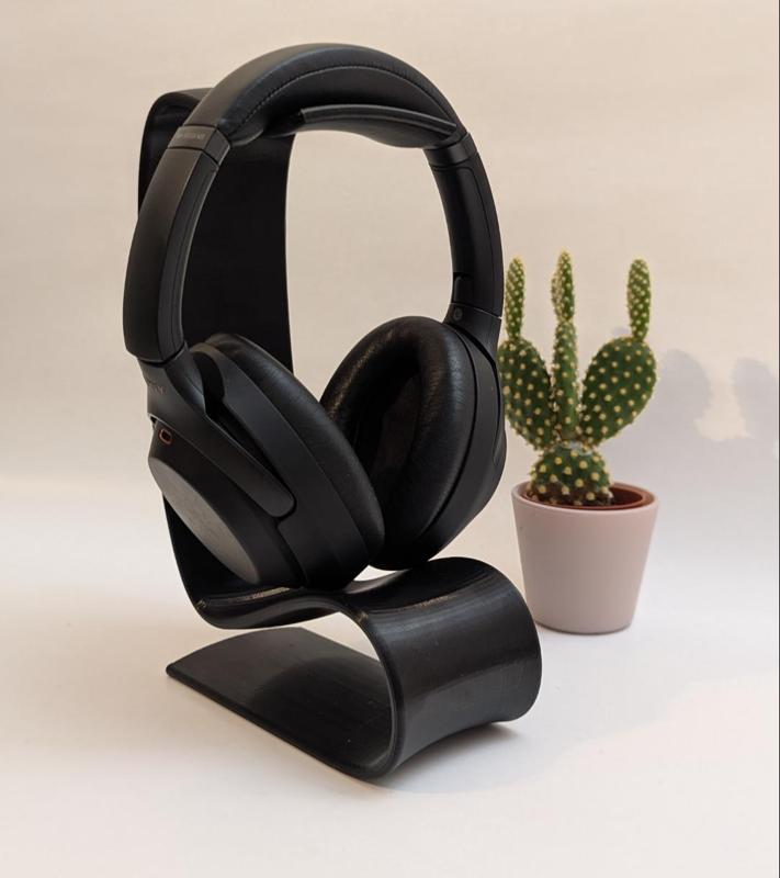 Headset or Headphone Stand