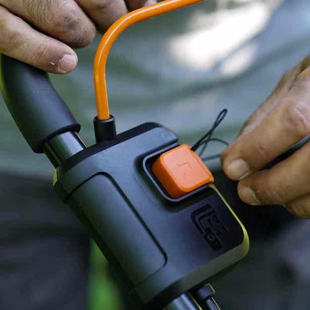 aku sekačka Worx ovládání