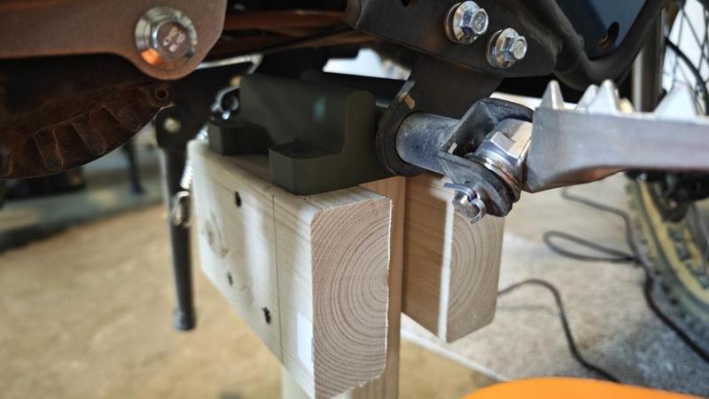 ETM rtr dirt bike stand adapter block