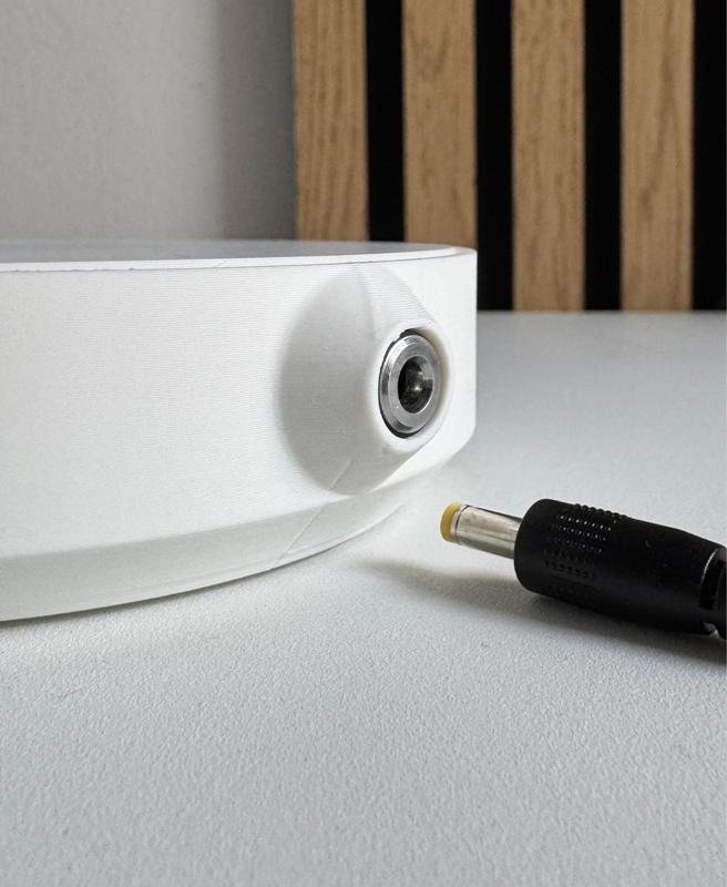 Tetra, levitating plant pot.