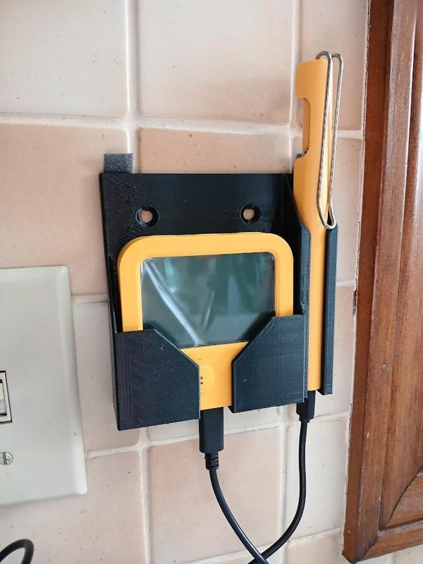 Wall mount charging station for Combustion Inc Predictive Meat Thermometer and WiFi display