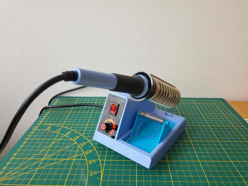 Solder dispencer insert