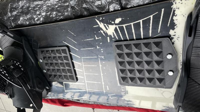 Snowboard antiskid footrest stomp pad