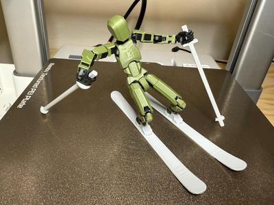 Dummy 13 Skis
