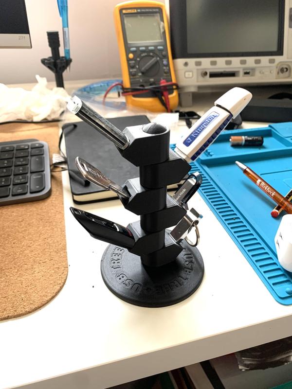 USB Tree - Articulated desktop USB stick holder