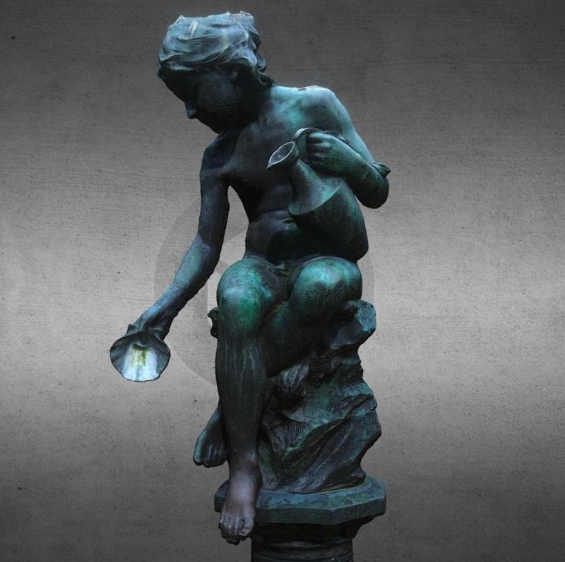 Femme à la Fontaine