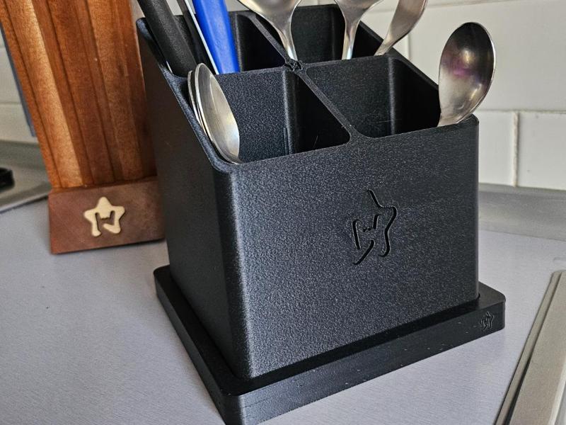 cutlery or brush holder with drip tray