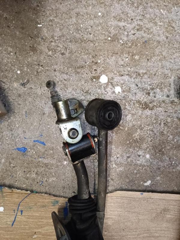 Subaru Legacy (4th Gen BL/BP) 6MT shifter linkage bushes