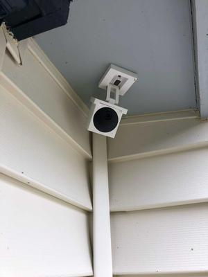 Wyzecam Outdoor Magnet Secure & Bottom Plug