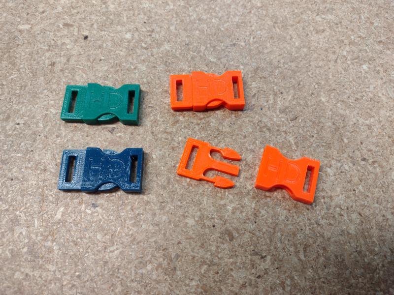Apron rear string buckle