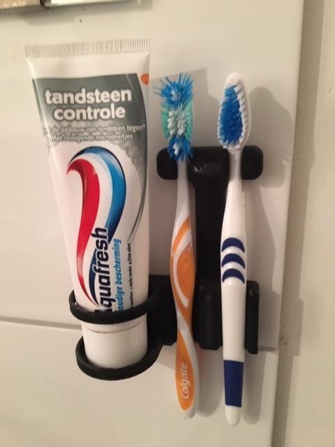 Toothbrush (2) + Toothpaste Holder
