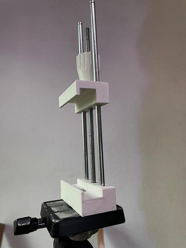 Universal phone tripod mount