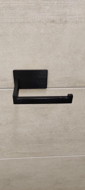 Sleek and simple Toiletpaper holder