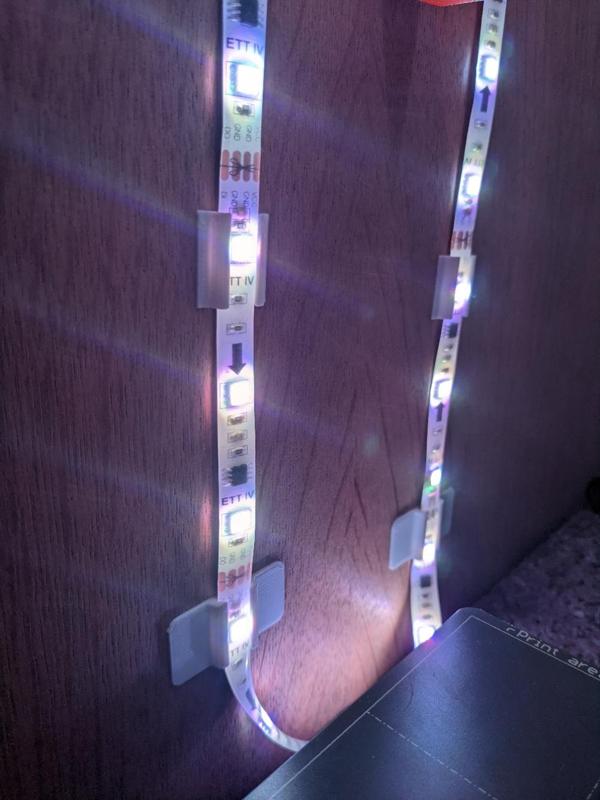 Clips for (halfround) LED-strips