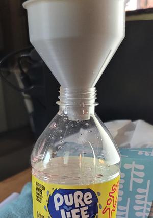 Simple bottle funnel