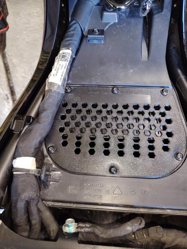 CF Moto 800mt air filter cover