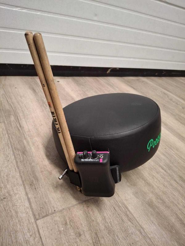 Drum throne accessories pack