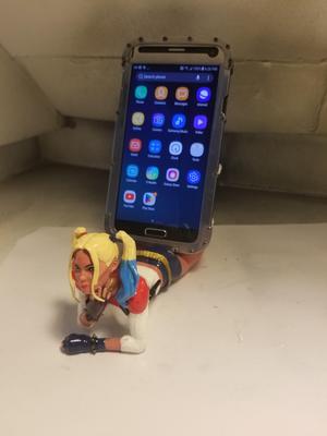 Harleen Quinzel phone holder or just a sculpture