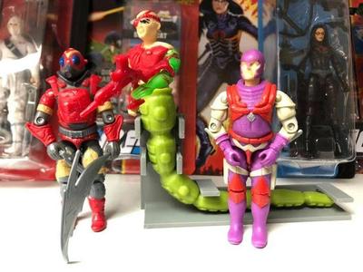 Cobra La - Golobulus Stand