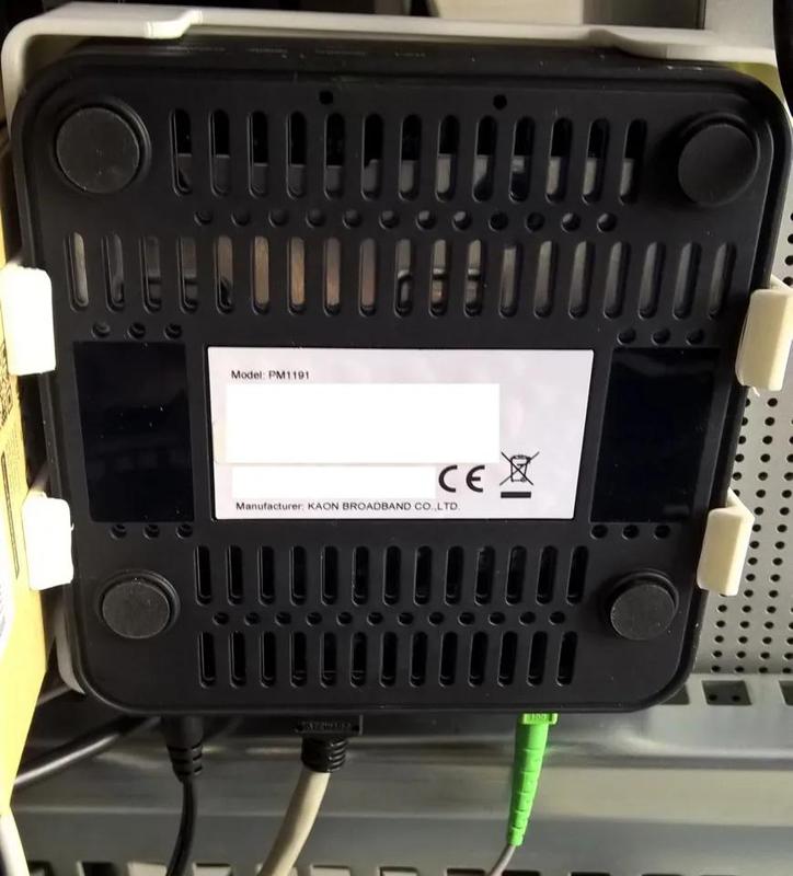 Držák na stěnu KAON PM1191 - T-MOBILE XGS-PON MODEM - Wall mount KAON PM1191XGS-PON MODEM   