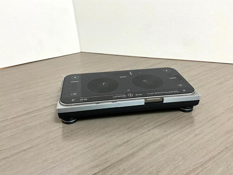 iPhone 16 Pro Max Turntable App Stand   