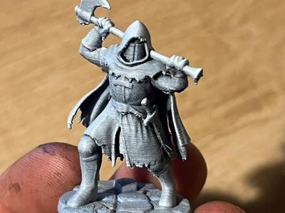 Axe-wielding Templar miniature D&D
