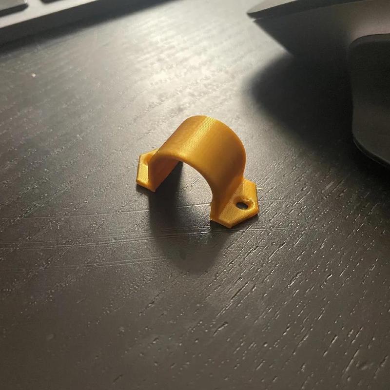 Copper/Pex pipe hanger strap   