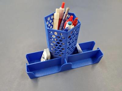 Symmetric desk organiser / organizer   