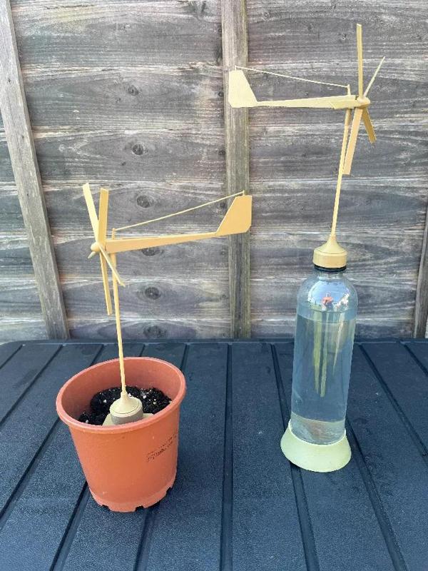 Sandcastle/pot plant Wind Vane and spinning propeller   