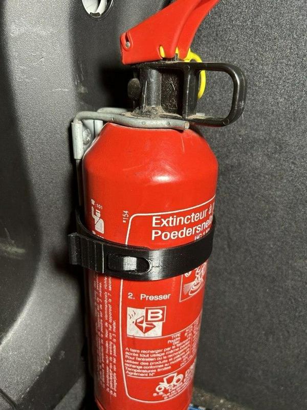 Extinguisher mounting collar for car