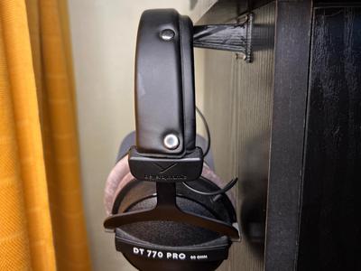 Minimalist Headphone holder
