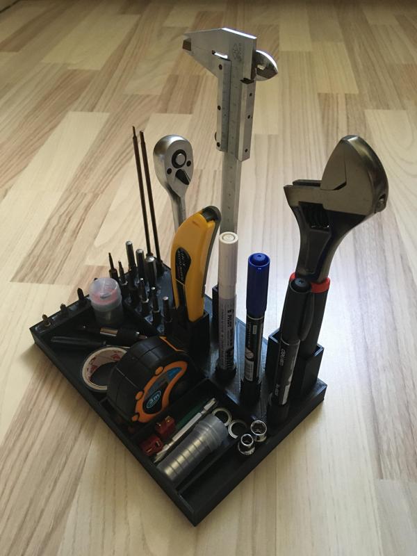 Universal tool holder