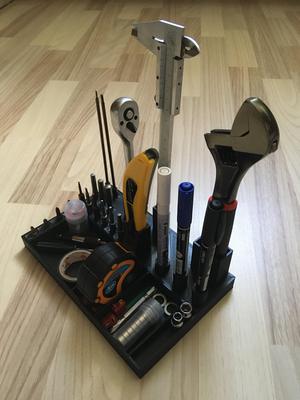 Universal tool holder