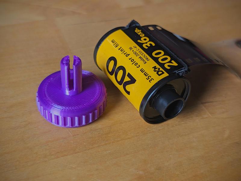 Manual 35mm film rewind knob