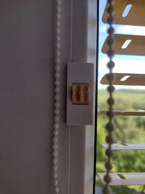 Krytka na žaluzie window chain holder