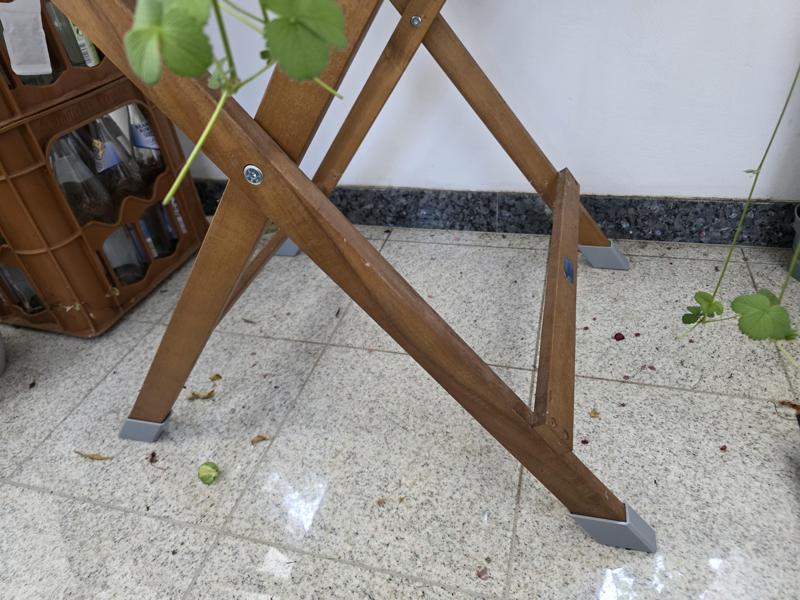 Table leg protection