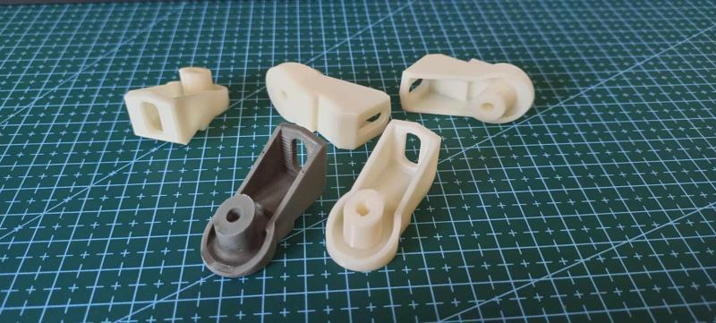 mercedes CLK w208 front bumper bracket