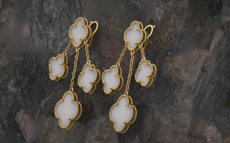 Van Cleef Magic Alhambra Earring