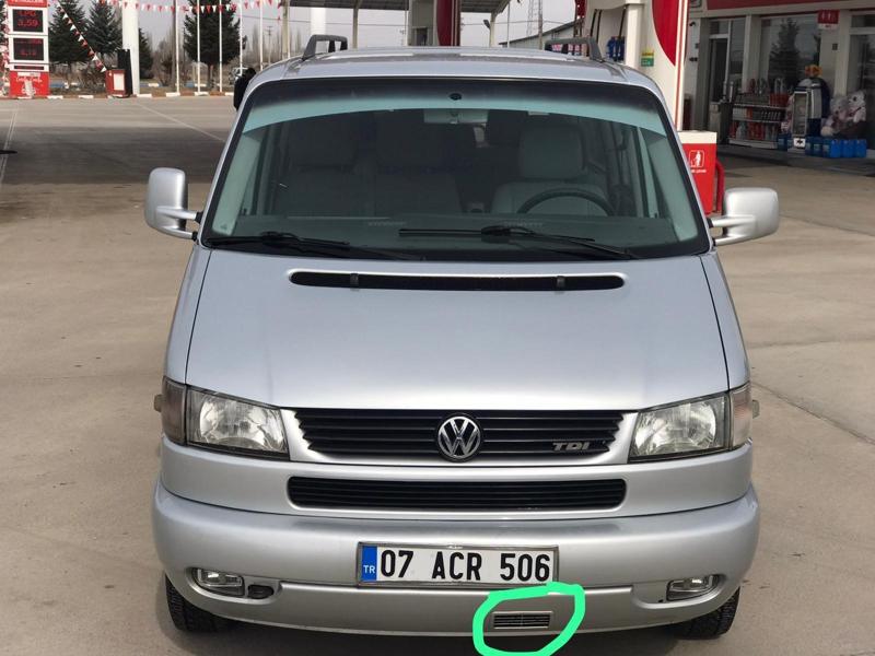 Volkswagen Transporter Caravelle front bumper ventilation grille