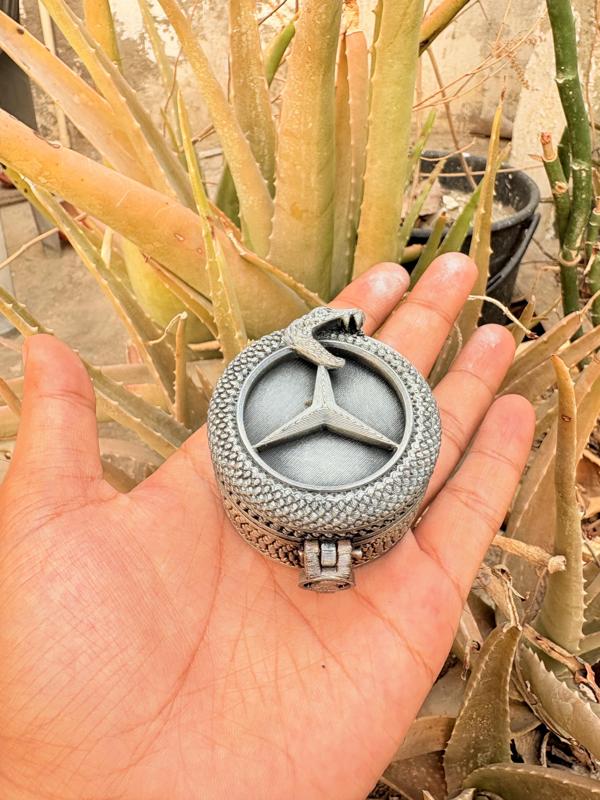 GOLD OPIUM BOX JEWELERY CONTAINER