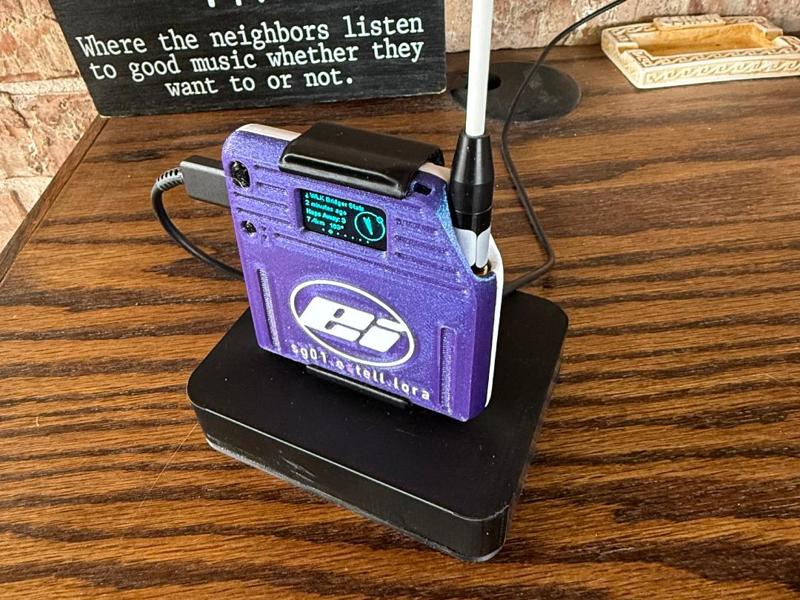 HT Slim Case 3k by Alley Cat - Clip Radio Stand