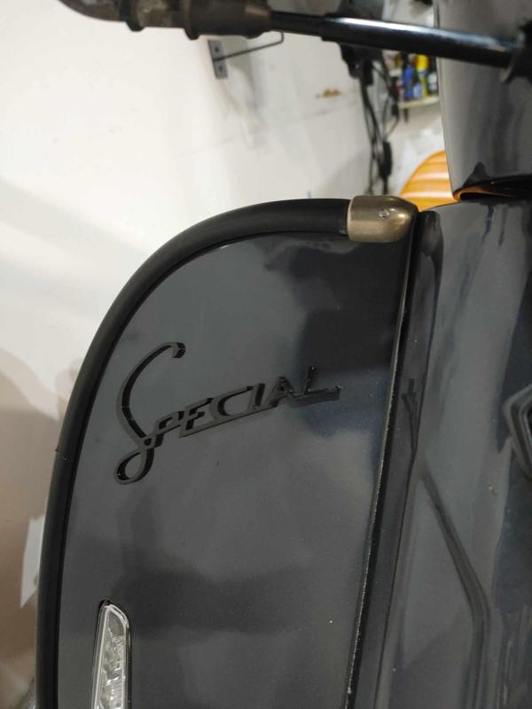Lambretta Special Badge
