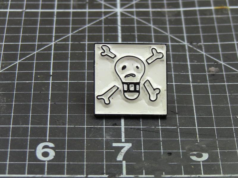 Skull enamel pin