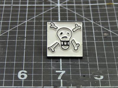 Skull enamel pin