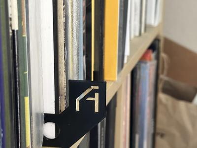 Divider for organizing a vinyl collection