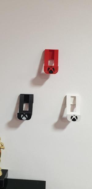 Xbox One controller wall mount