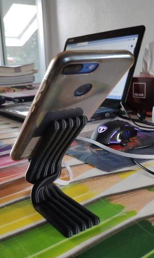 Tubolar phone stand
