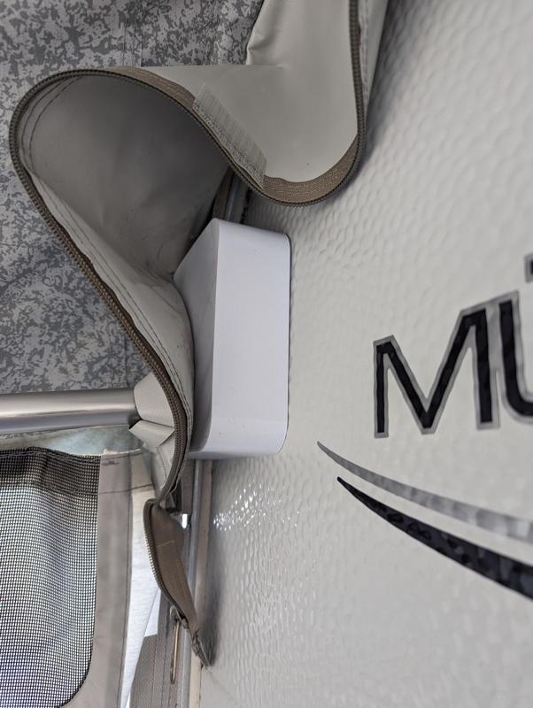 Wigo Dachstangenabstützungam Wohnwagen LMC Style 530 E