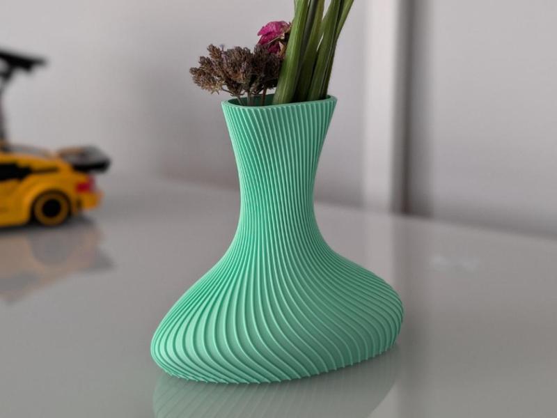 leafly - Modern Desktop Vase v1