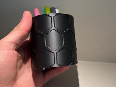 Honeycomb penholder